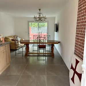 https://les-gites-du-parc-animalier-de-ginasservis.fr-provencehotel.com